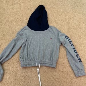 tommy hilfiger cropped hoodie